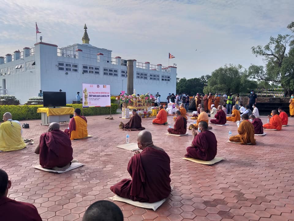 सीमित व्यक्तिको उपस्थितिमा लुम्बिनीमा प्रार्थना (तस्वीरहरु)